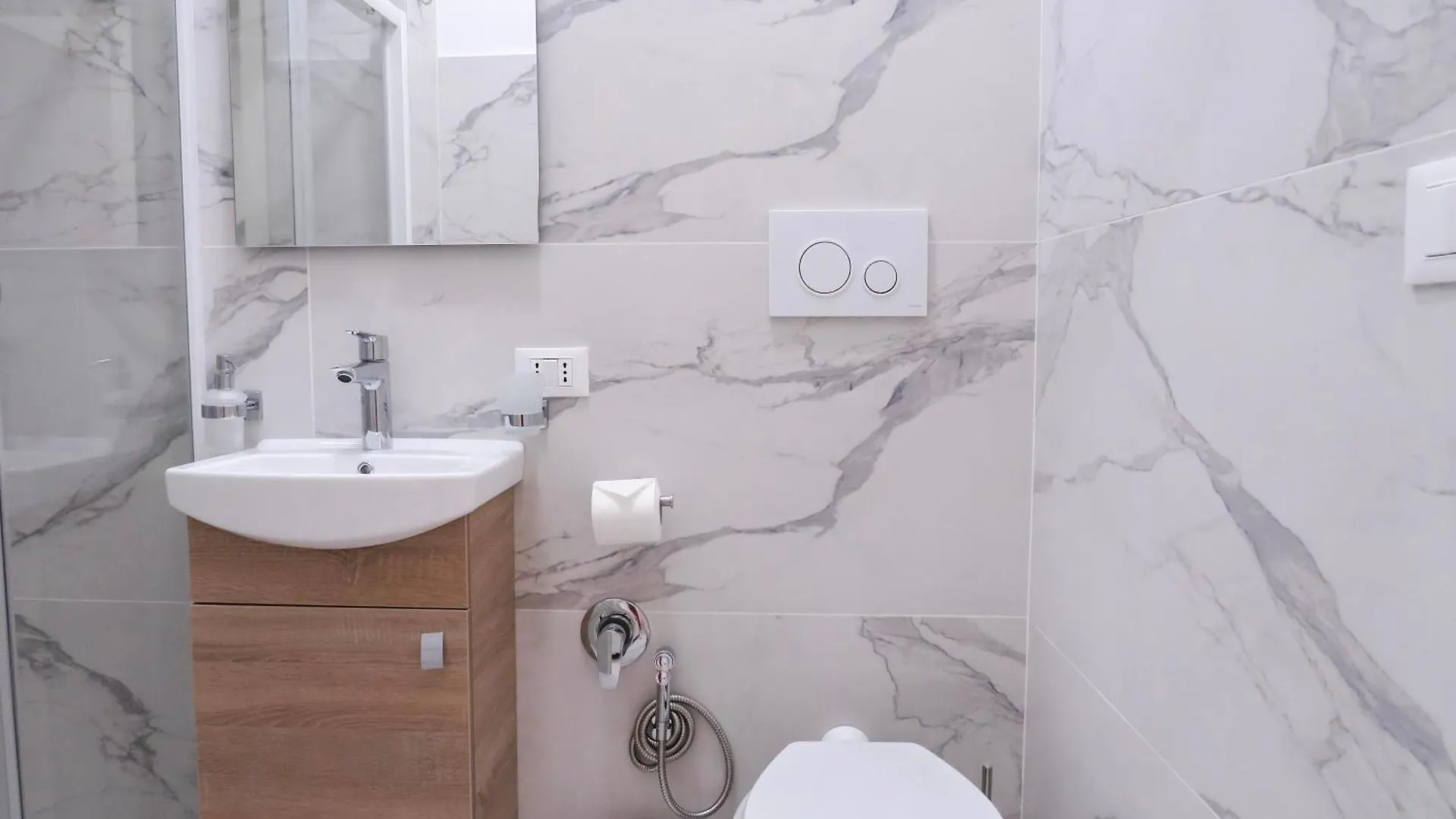 アパート Urban Home - Direct To Malpensa - Duomo - San Siro ミラノ